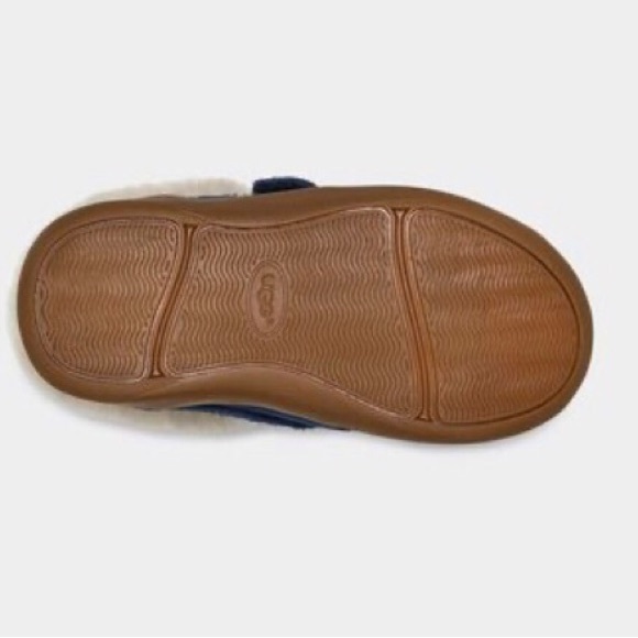 UGG toddlers Nolen boot size 6 - Picture 6 of 6